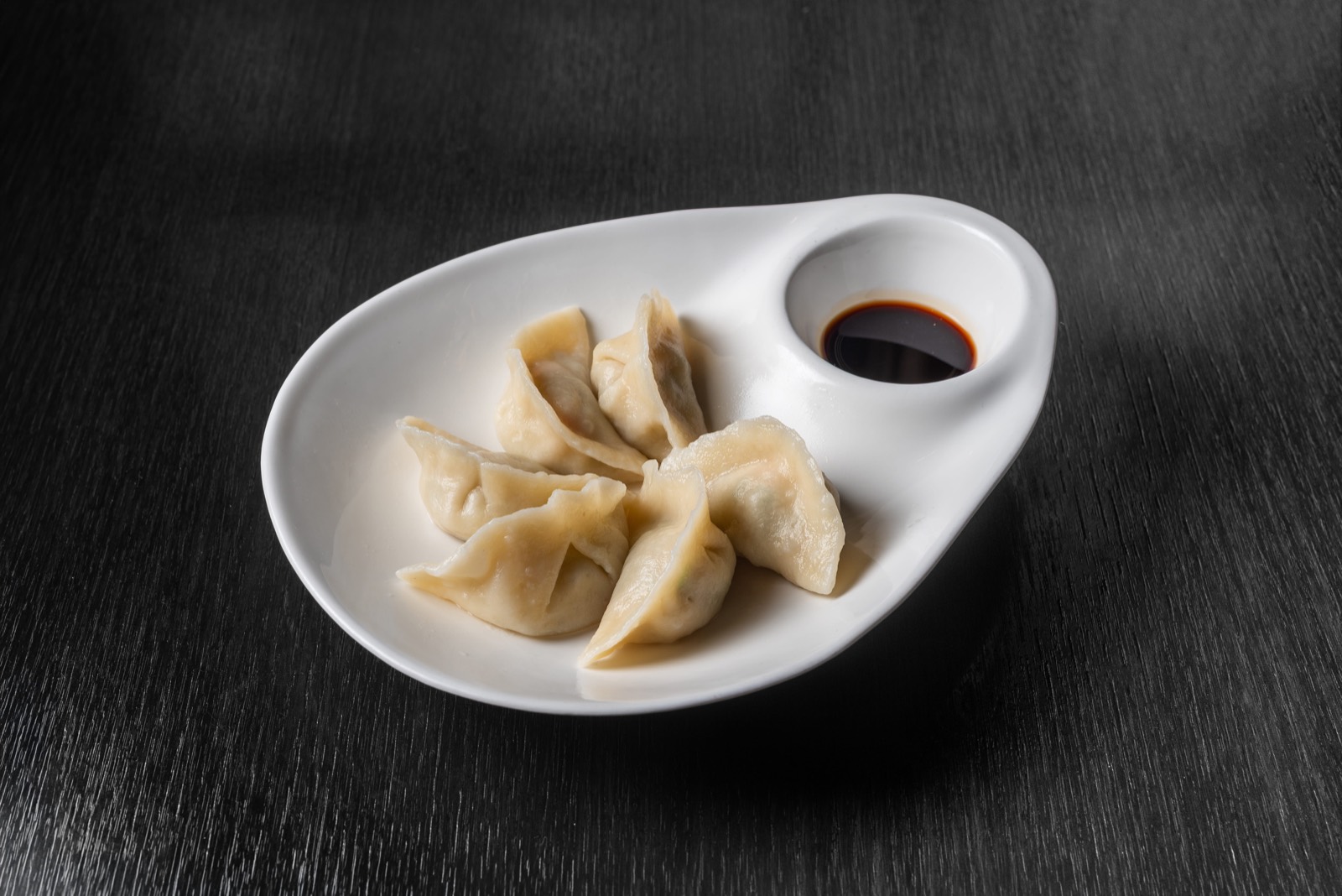 Hausgemachte Dumplings mit Schwein und Garnelen