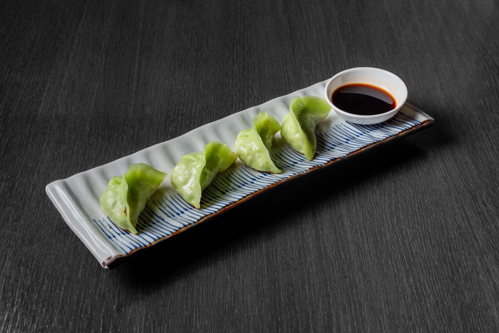 Hausgemachte Dumplings mit Garnelen und Maishuhn
